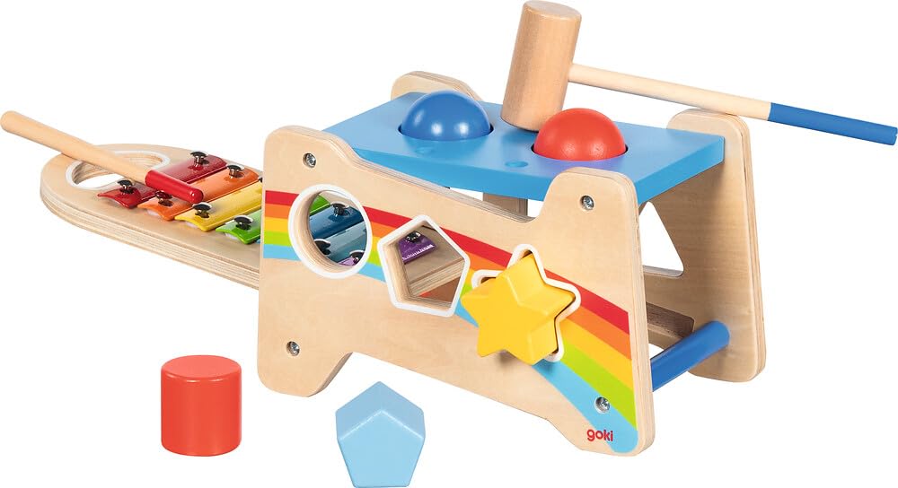goki 58304 - Panca a martello con xilofono e funzione di smistamento, 12 pezzi, giocattolo motorio in legno con suoneria estraibile – panca 3 in 1, scatola di smistamento, xilofono