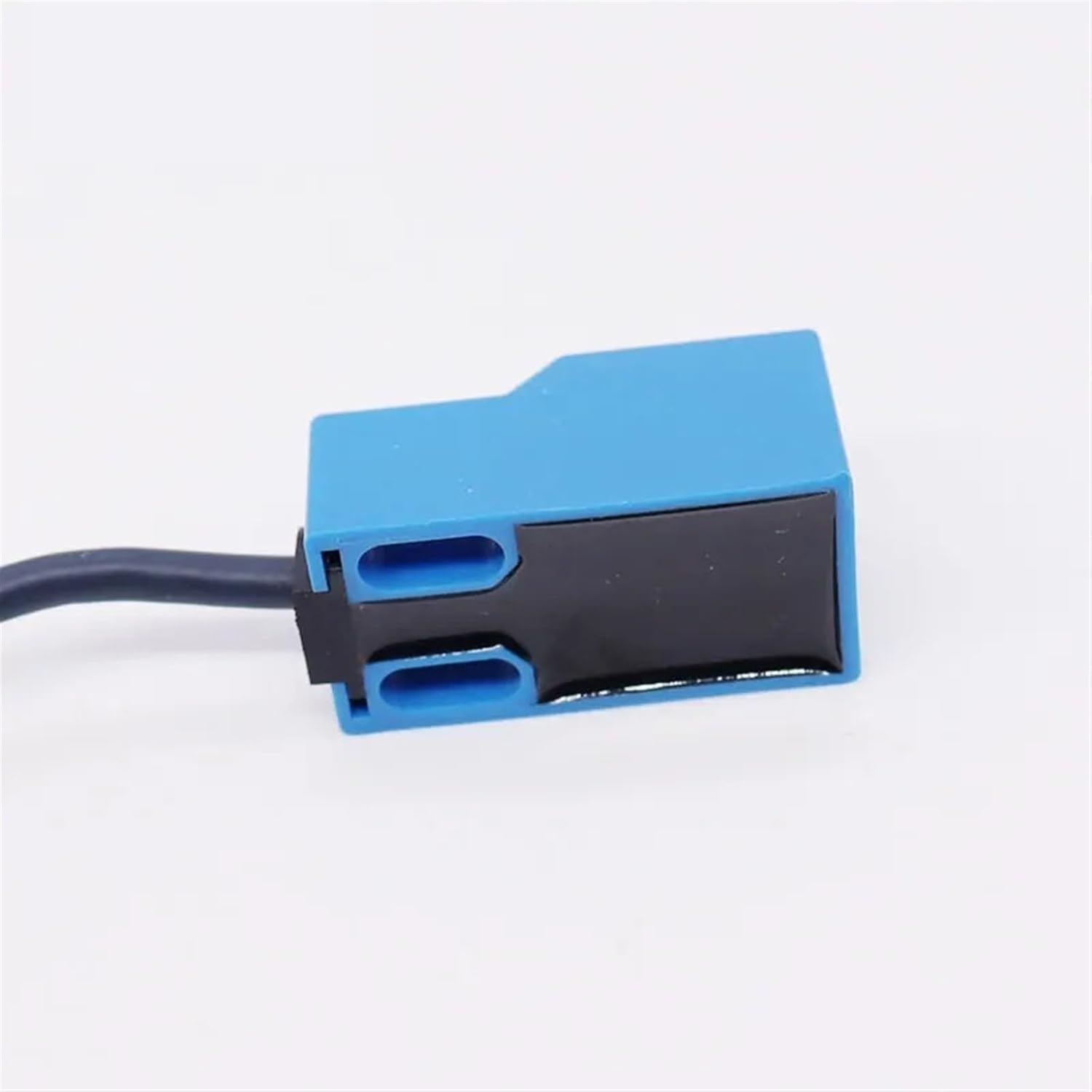 SN04-Y1 4mm Approach Sensor 2-Wire NO AC90-250V Inductive Proximity Switch 1Pcs