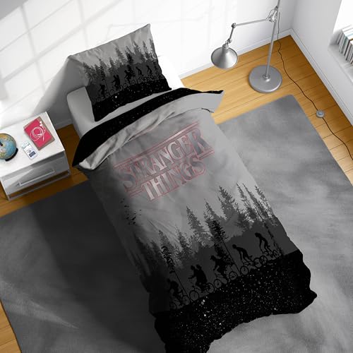 Miniatura 6 de Jay Franco Stranger Things Juego De Funda Nórdica Ropa De Cama Súper Suave Con Funda De Almohada, Solo Funda Nórdica Relleno No Incluido , Negro, Juego De 3 Piezas Matrimonial