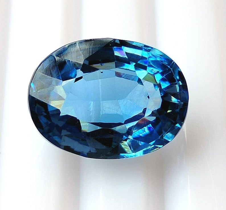 Tanzanite naturelle ovale pour fabriquer un cadeau de joaillerie inoubliable