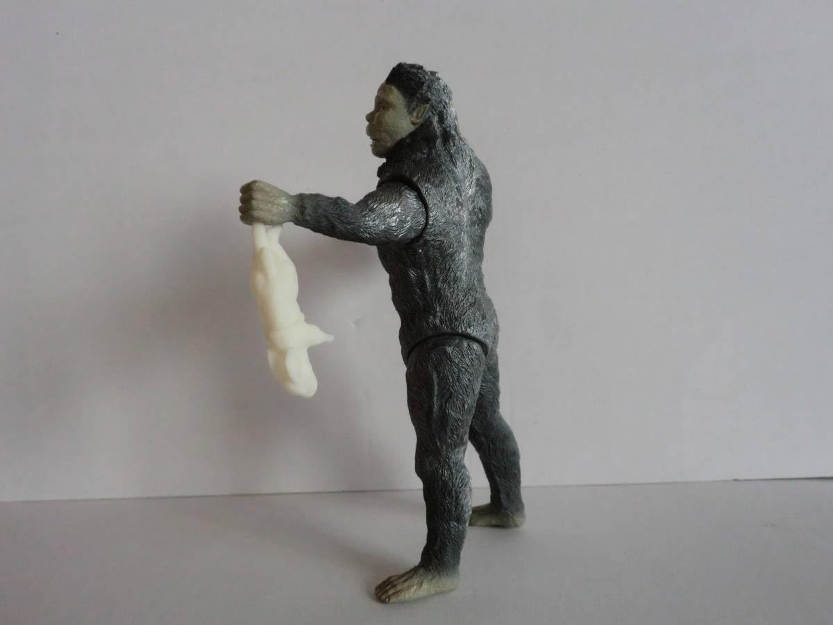 Amazon.co.jp: H5511絶版・獣人雪男ソフビフィギュア！ : おもちゃ