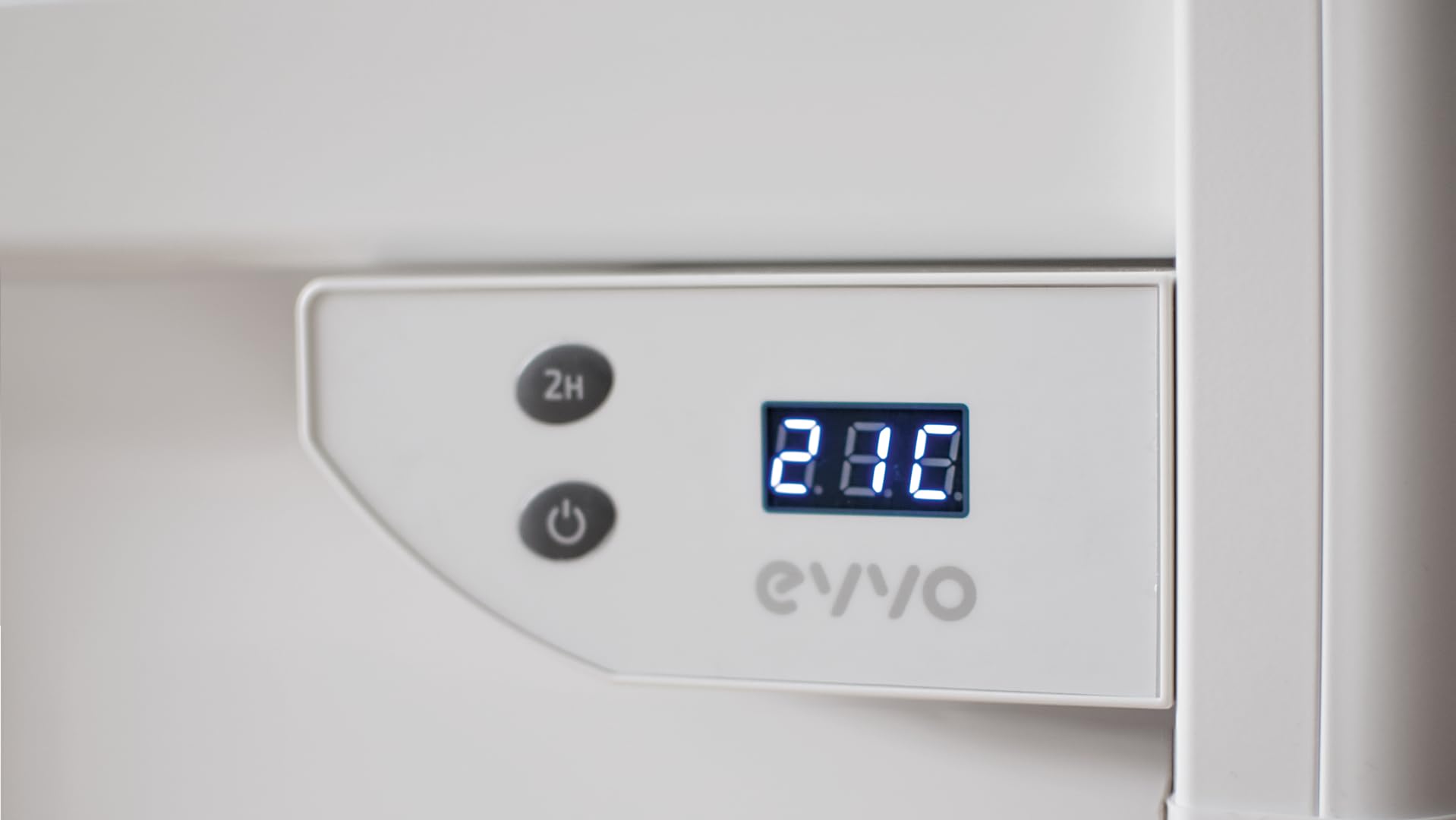 EVVO Toallero Eléctrico C500 Blanco - Radiador Electrico Bajo Consumo 450W, Tendedero Electrico para Baño, Pantalla LED, Temporizador 2h, Seguridad Sobrecalentamiento, IPX4, Incluye Kit