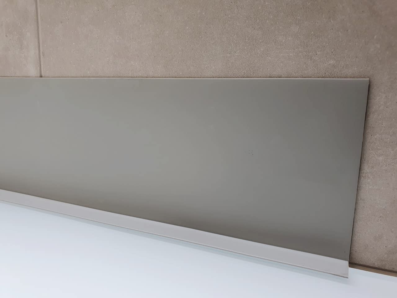 Rodapié suave de PVC adhesivo seco profesional de alta calidad de MadeInNature altura 50 mm, 70 mm o 100 mm Longitud a elegir (altura 100 mm x longitud 4 ml, gris)