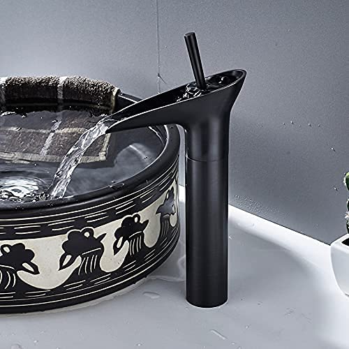 Robinet de lavabo fini chrome moderne pour salle de bains épurée