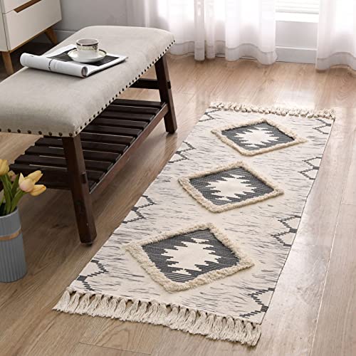 Tapis de couloir géométrique avec pompons style berbère 61x152cm
