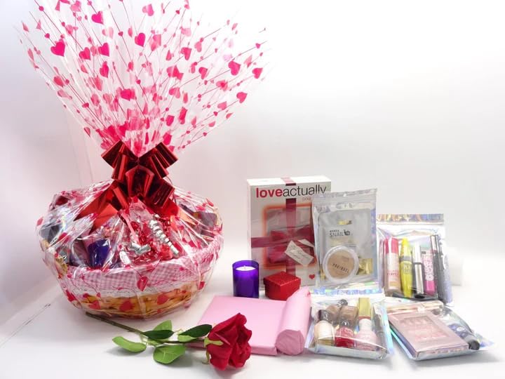 Luxueux panier de beauté pour elle avec maquillage, parfum, bougie, rose rouge et anneau en cristal
