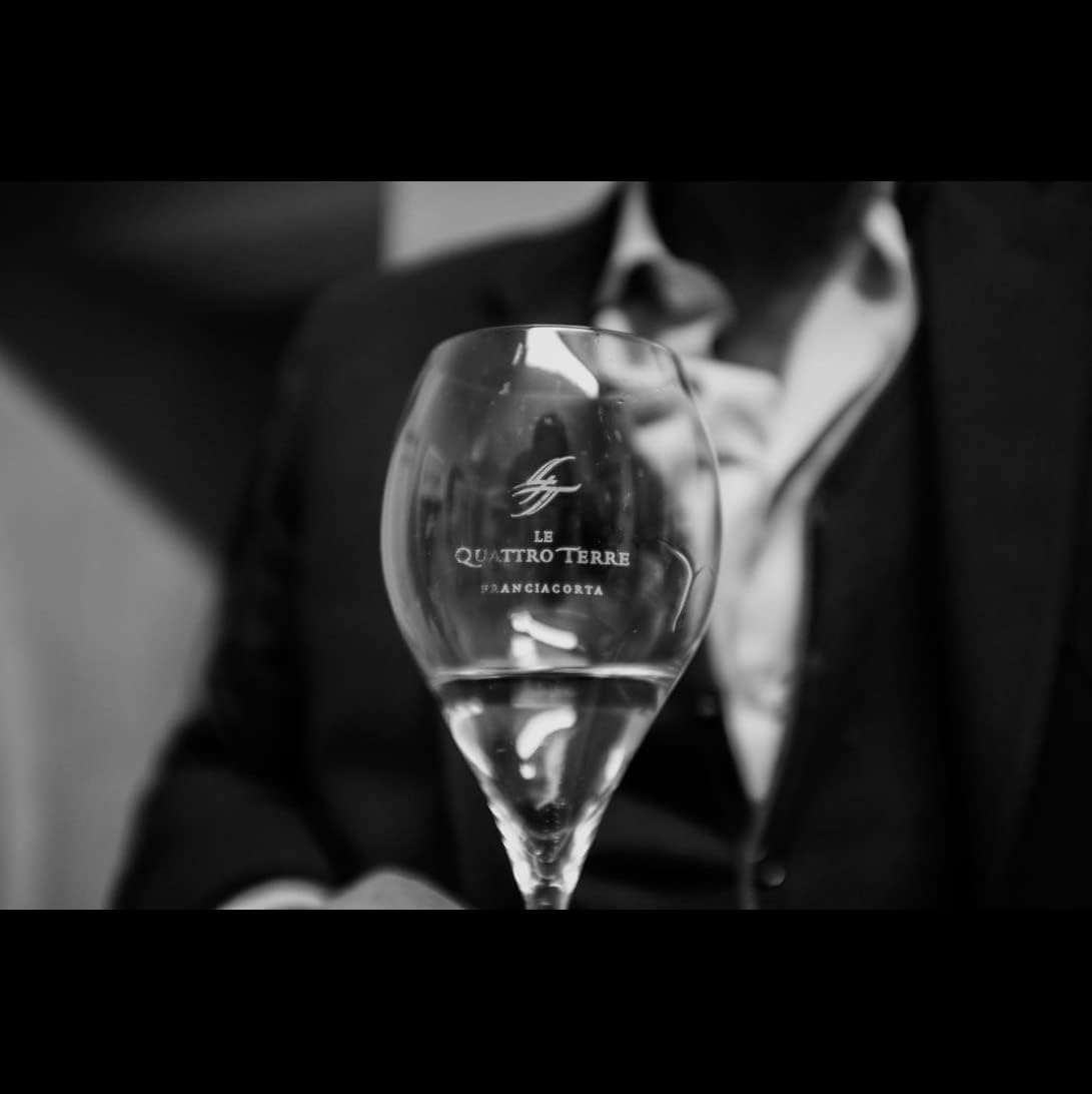 Le Quattro Terre - Franciacorta Satèn DOCG – 100% Chardonnay - Affinamento di 2 anni - 12,5% vol. - 75cl (1 bottiglia) (Confezione da 6)