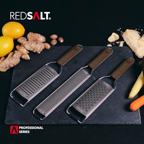 Foto von REDSALT® Premium Zester Julienne Edelstahl Reiben Set mit Walnuss Holzgriff | Raspel Küchenreibe Zitronen Ingwer Karotten Käse | Parmesanreibe Ingwerreibe Zitronenreibe Käsereibe | Profi Hobel Küche