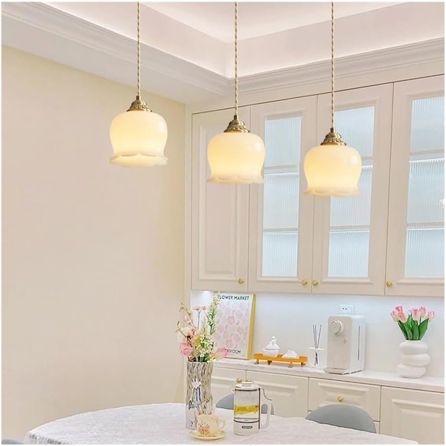 Lampe suspendue fleur en résine blanche et dorée pour îlot de cuisine