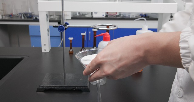 Image of stonylab Quantitative Filter Paper Circles, 85mm Diameter Cellulose Filter Paper with 20 Micron Particle Retention Medium Filtration Speed, Pack of 100 (85mm Diameter)
