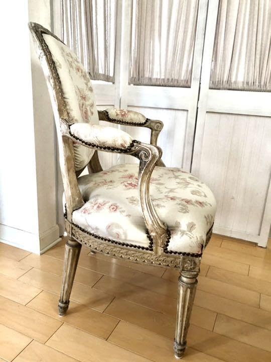 フランスアンティーク　シャビーシックな薔薇アームチェアB フランスアンティークシャビーシックな薔薇アームチェアB