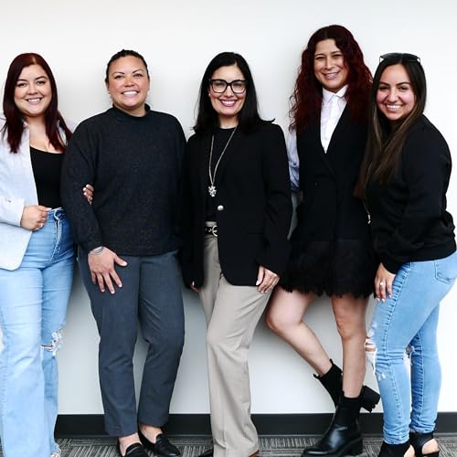 『Latinas elevating & empowering other Latinas』のカバーアート