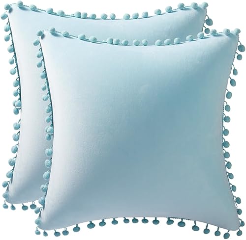 DEZENE Fundas de almohada 24x24 Azul claro Paquete de 2 fundas de almohada decorativas cuadradas de terciopelo suave con pompones para decoración
