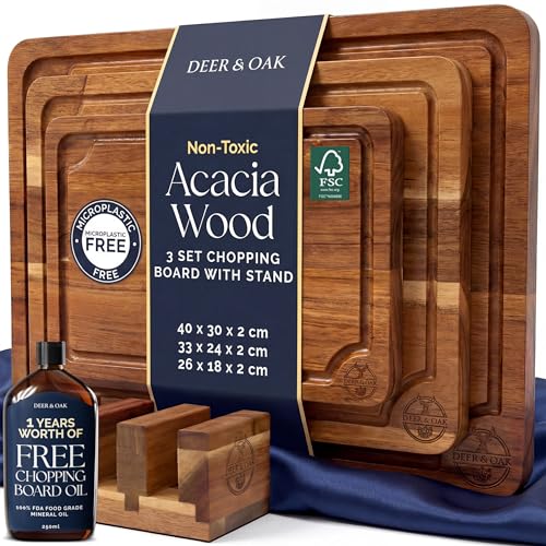 Deer & Oak 3-Piece Acacia Chopping Board Set with Stand, Includes 250ml Chopping Board Oil, FSC Certified Pre-Oiled Wooden Chopping Boards for Kitchens, Hardwood Kitchen Chopping Boards for Meat
