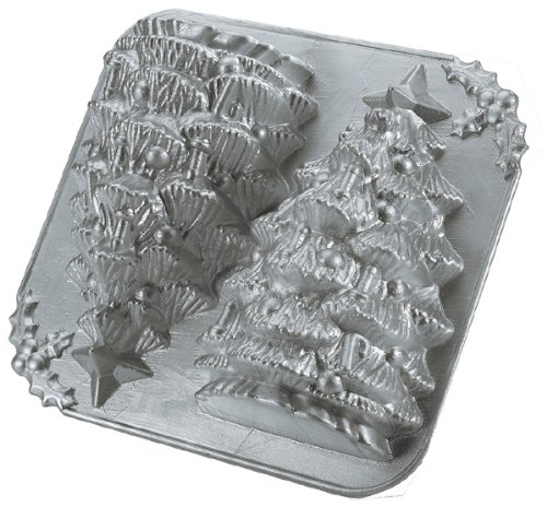 Amazon Com Nordic Ware 3d Christmas Tree Pan Novelty Cake Pans Kitchen Dining