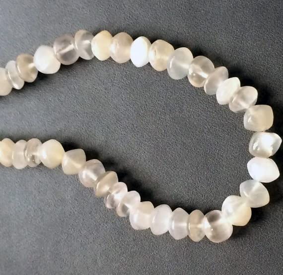 Pierre de lune blanche pour créer votre collier d'été bohème