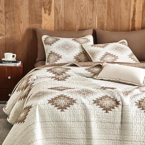 Wake In Cloud - Western Quilt Set, Aztec Southwestern Rustic Farmhouse Country Cabin with Geometric Pattern, Reversible Lightweight Bedspread Coverlet, 3 Pieces, Beige Brown, Queen/Full Size by Wake In Cloud - Used condition - US$23.95