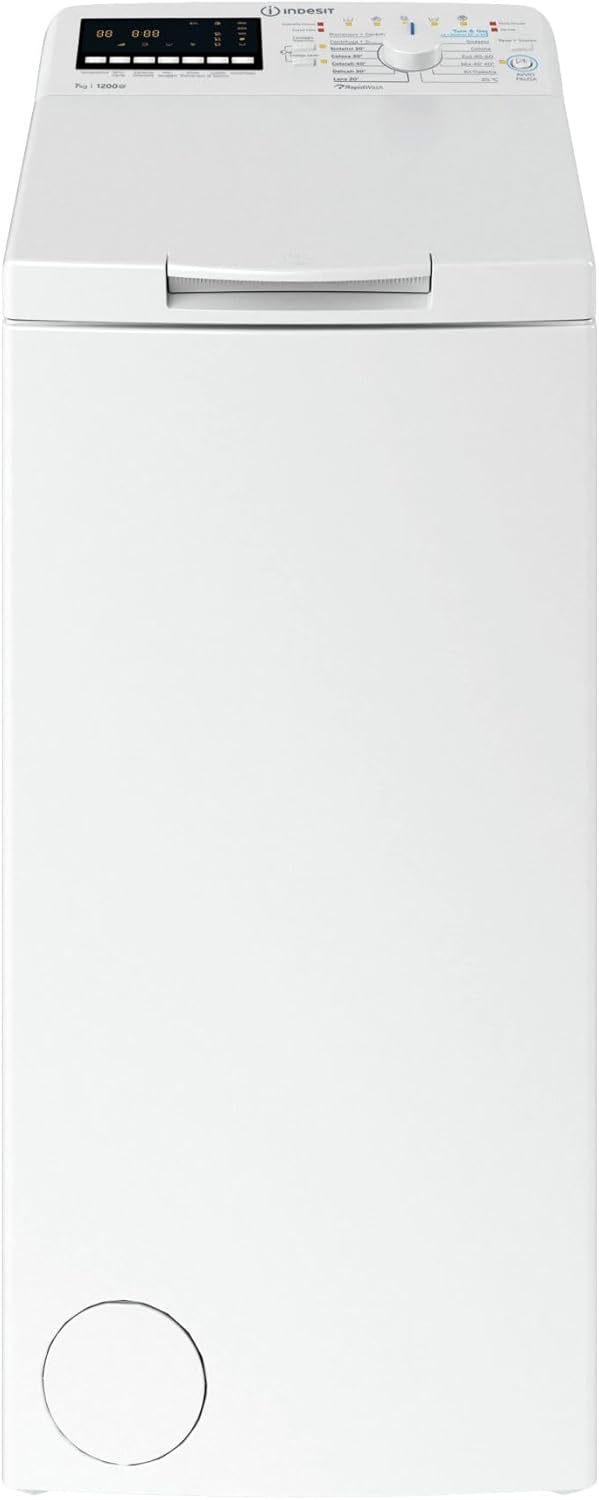 Davanti view della lavatrice a carica dall'alto Indesit BTW B7231P IT con il coperchio chiuso.