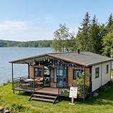 La pequeña casa totalmente equipada con cocina y baño ofrece un apoyo funcional para la vida diaria, lo que hace que esta casa contenedor sea adecuada para residencia familiar, propiedad de alquiler o uso de alojamiento de invitados.