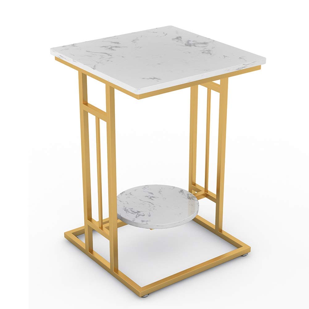 Table basse en marbre et cadre en métal doré au design chic parisien