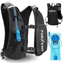 Jueachy Ultraligero Mochila Hidratación con 2L Bol...: Funda impermeable para teléfono móvil: el soporte impermeable integrado para el teléfono cuenta con una ventana transparente y sensible al agua que permite controlar fácilmente la pantalla incluso bajo la lluvia. Diseño ultraligero: Esta mochila de h...