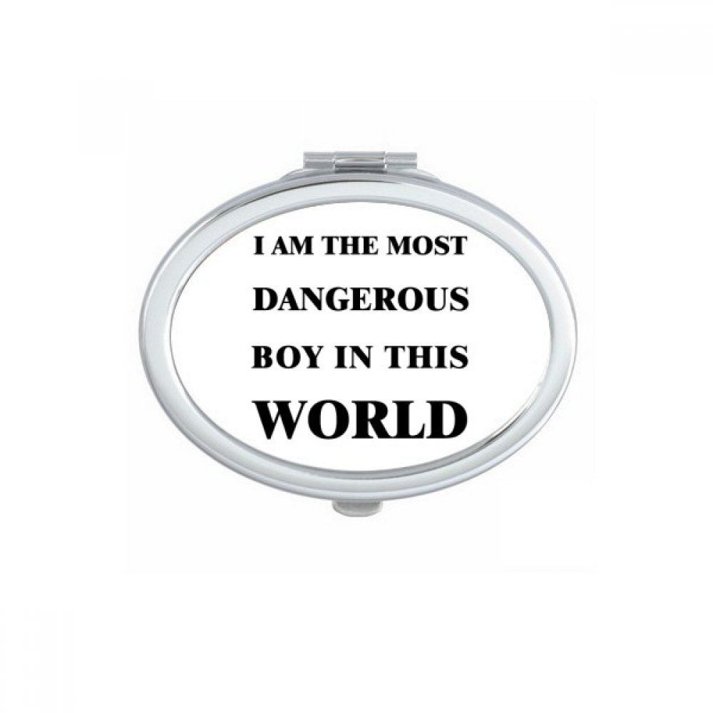 Miroir de poche à la main compact pour corriger son maquillage partout