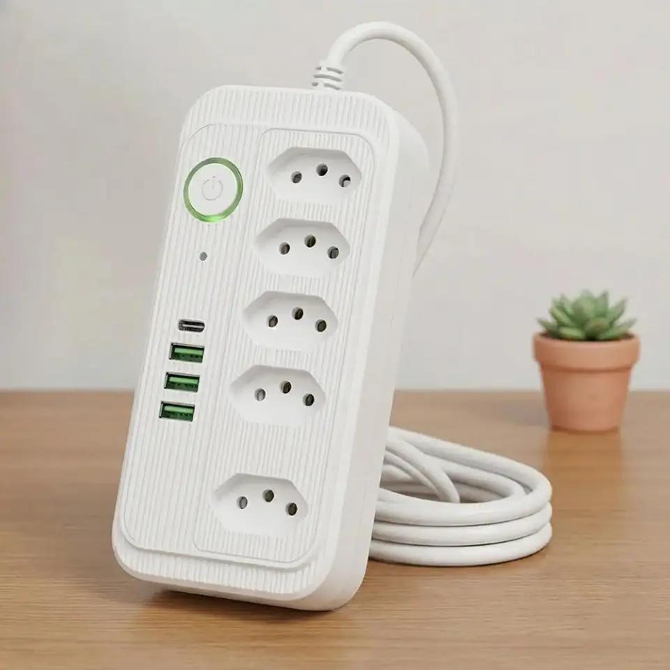 Extensão Régua Elétrica 5 Tomadas + 3 USB + USB-C – Filtro de Linha Bivolt, Carregador para Celular, Notebook e TV, Cabo Longo, Organização para Casa e Escritório (Branco)