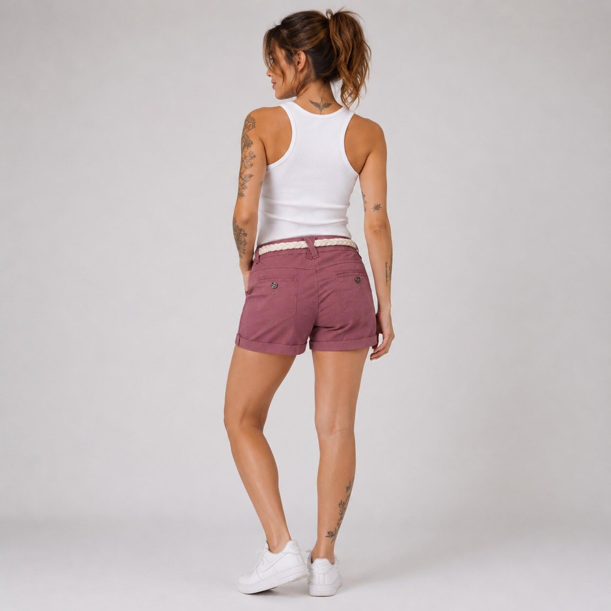 Sublevel Damen Hotpants mit Flechtgürtel Shorts kurz Sommer Freizeithose bequem Basic Casual Kurze Stoffhose Urlaub Strand