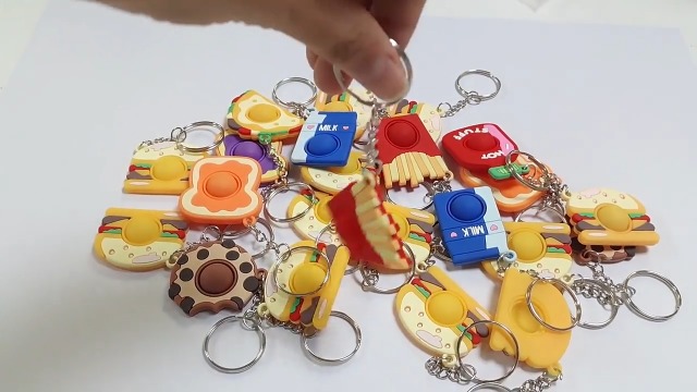 Idea Regalo Natale Mini Penna Rossa Portachiavi - Mobilia Store - Foto 12