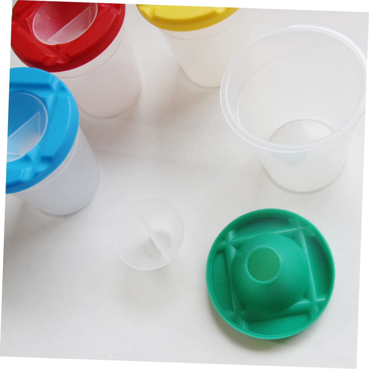KALLORY 5pcs Paint Cups Lids Leakproof Boys and Girls Drawing Cups for Students Painting Accessory Random Color