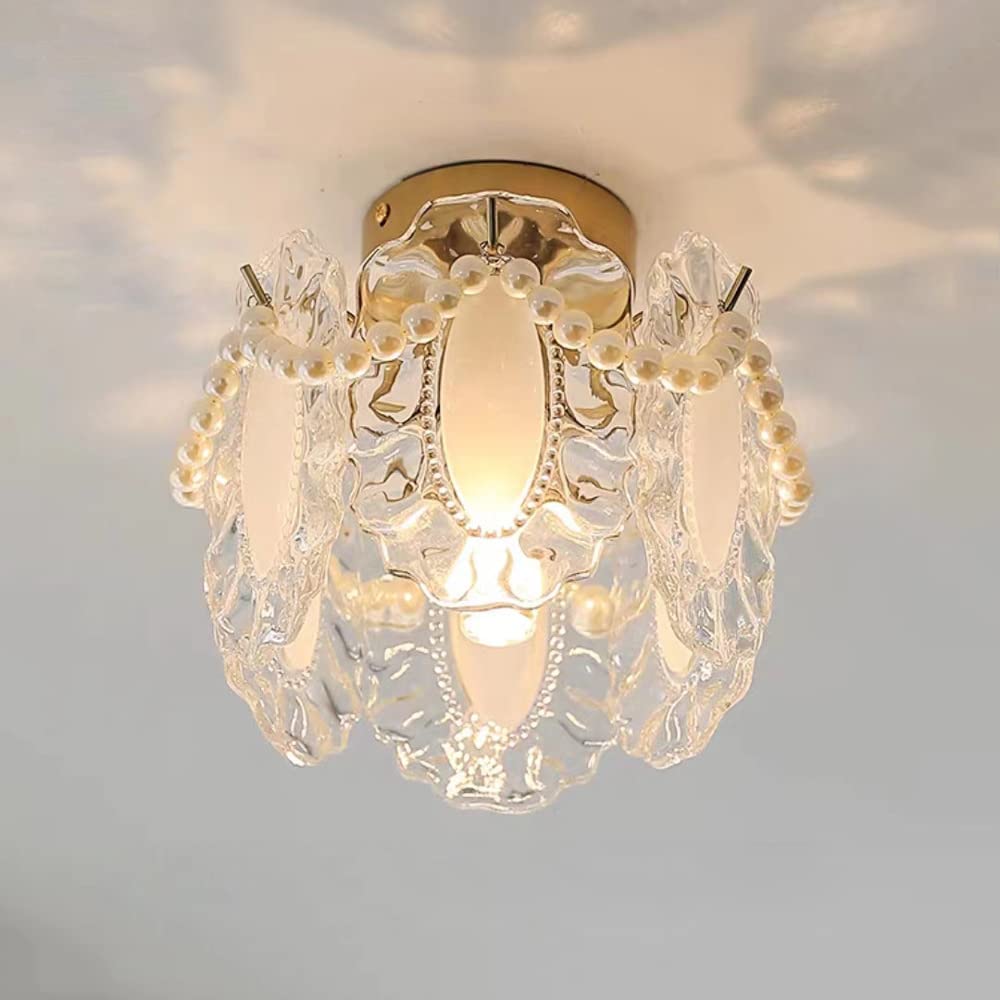 Luces E27 cercanas al techo que solucionan la falta de luz en comedores bajos
