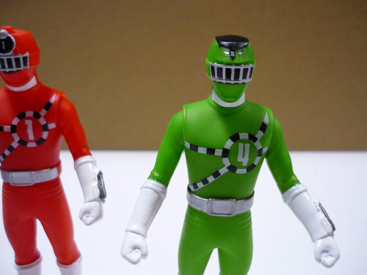 【トッキュウジャー】戦隊ヒーロー トレインフィギュアセット　バンダイ Amazon.co.jp: 烈車戦隊トッキュウジャー 出発進行!烈車合体DX