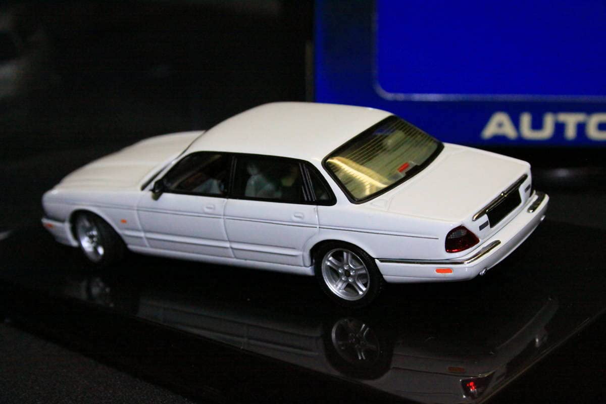 Amazon | 絶版! AUTOart 1/43 JAGUAR ジャガー X308 XJR 白 ホワイト