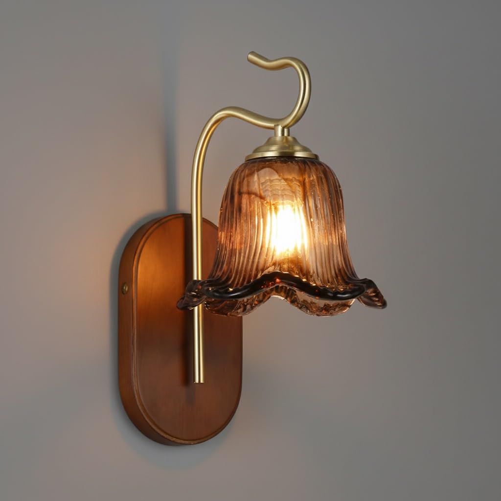 IvyLoutish Traditional Brass & Wood Wall Sconce, Amber Fluted Glass Shade Wall Lamp, E27 Hardwired Retro Brass Wall Light, Decorative Fixture for Bedroom, Living Room, Hallway, Entryway