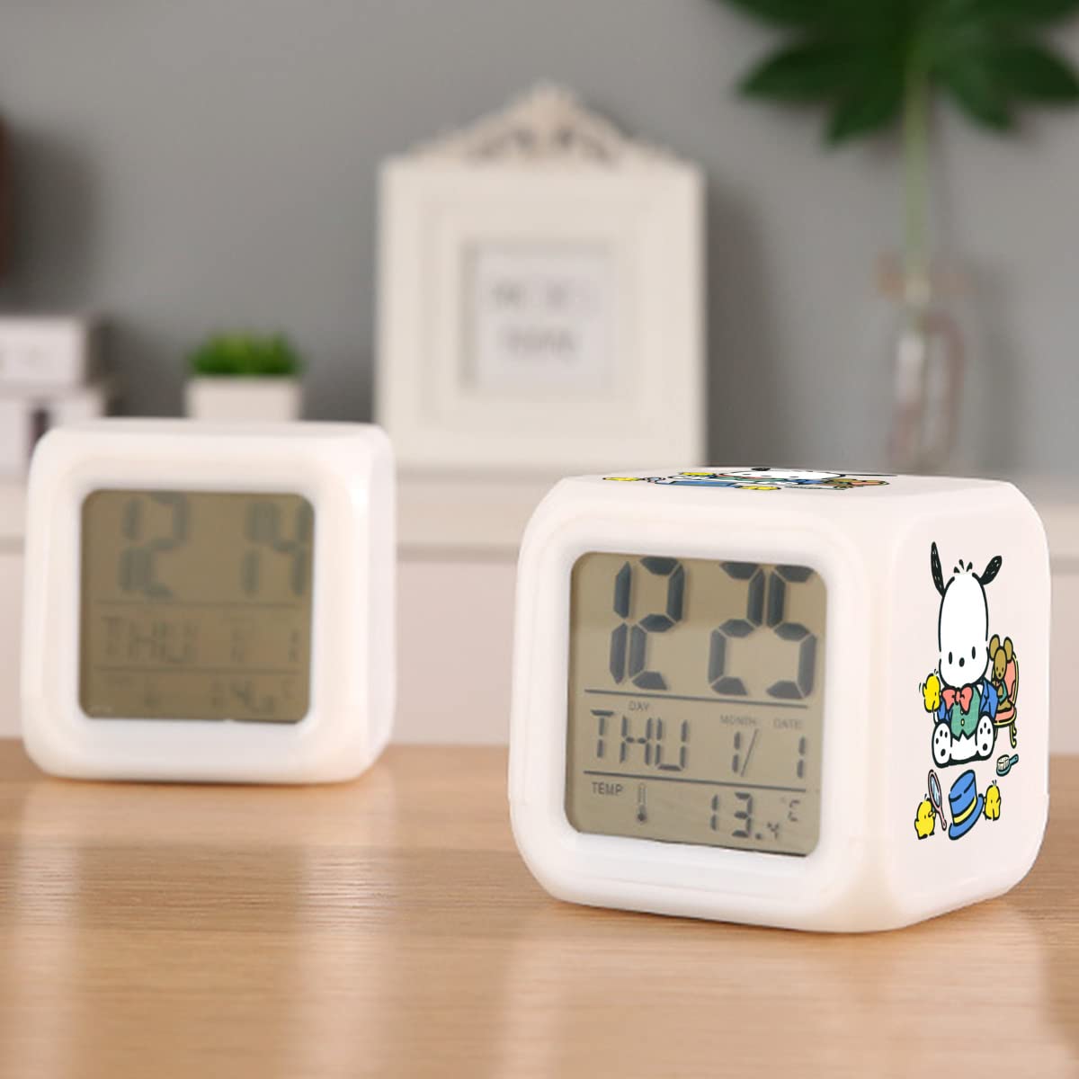 Amazon.co.jp: 目覚まし時計 LEDカラフル ポチャッコ 目覚ましライト