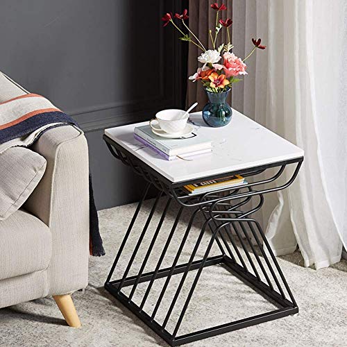 Table de chevet en fer forgé noir et marbre pour optimiser votre salon