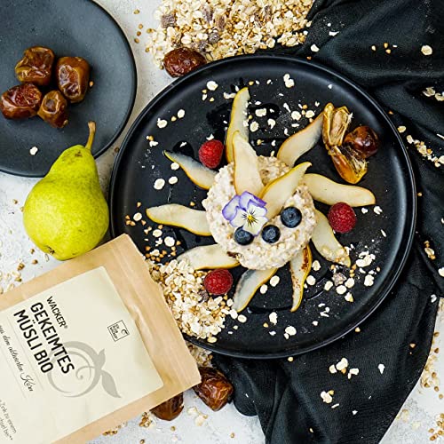 Gekeimtes Müsli Bio 350g von bleibwacker. Gekeimter Buchweizen, gekeimte Haferflocken und getrocknete Dattelstücke. Proteinquelle & hoher Ballaststoffgehalt.