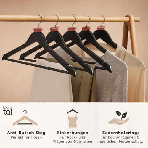 Blumtal Kleiderbügel Holz 10er Set - Holzbügel mit 360° drehbarem Metallhaken - Kleiderbügel Schwarz mit Zedernholz Mottenschutz… – Ansicht 2