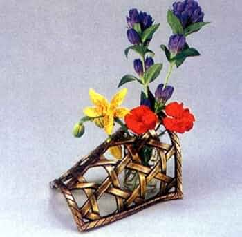 青銅　ブロンズ　花瓶　花器　高岡銅器 Amazon.co.jp: 花器 花瓶 花の器 曲 青銅 (ブロンズ) 製 紙箱