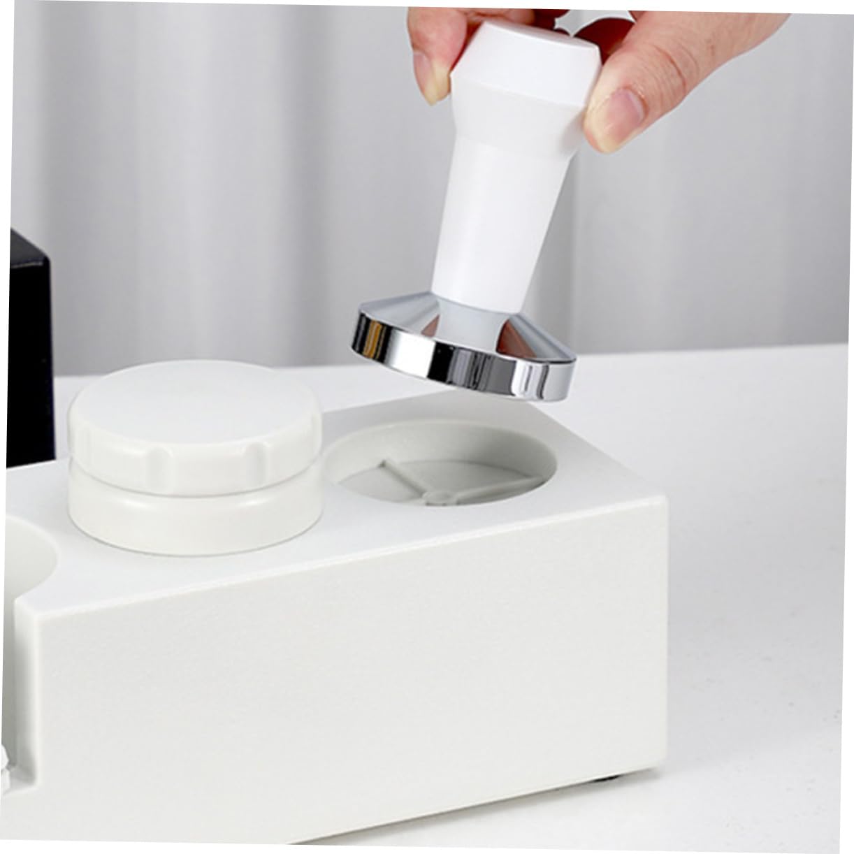 Mikinona Stampferhalter aus Abs und Aluminiumlegierung Kaffeepulver Stabile und Präzise Manipulationsstation für Portafilter und Tamper Geeignet für Zuhause und Restaurant