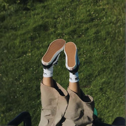 Image of Vans Unisex Adult Knu Skool Shoe - '90s Retro Puffy Low-Top Fashion Sneakers for Men & Women