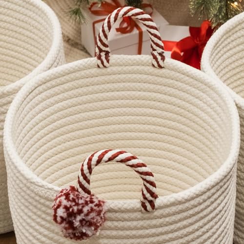 Cesta de remolinos navideños para organizar los regalos del salón familiar 4