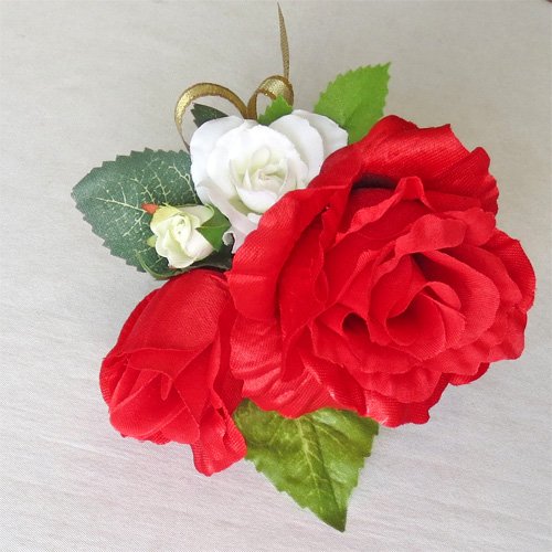 ウェディングブーケ　造花　レッド　ブートニア Amazon｜ウエディングブーケ/ブライダル/造花 ブートニア レッド