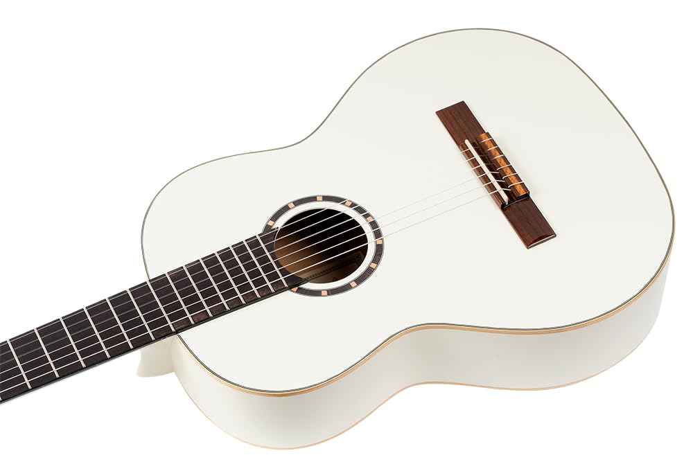 Ortega Guitars Chitarra Concerto Bianca Misura Standard - Serie Family - include Gig Bag - mogano/top in abete (R121WH)