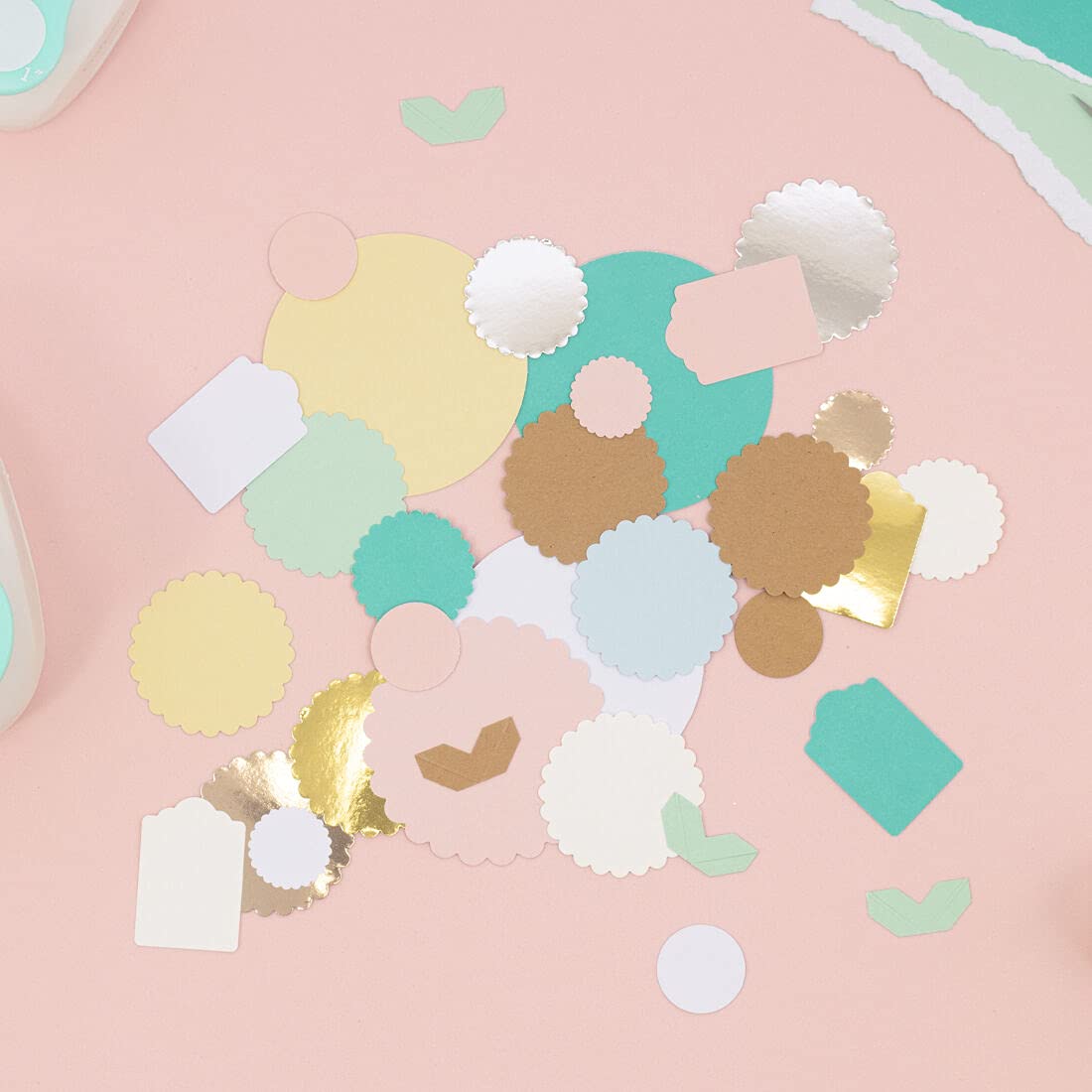Craftelier - Opakowanie 25 kartonów dwustronnych | Idealny materiał do projektów kart, scrapbookingu i rzemiosła | Gramatura 250 gsm | Rozmiar 30,48 x 30,48 cm (12" x 12") - biały