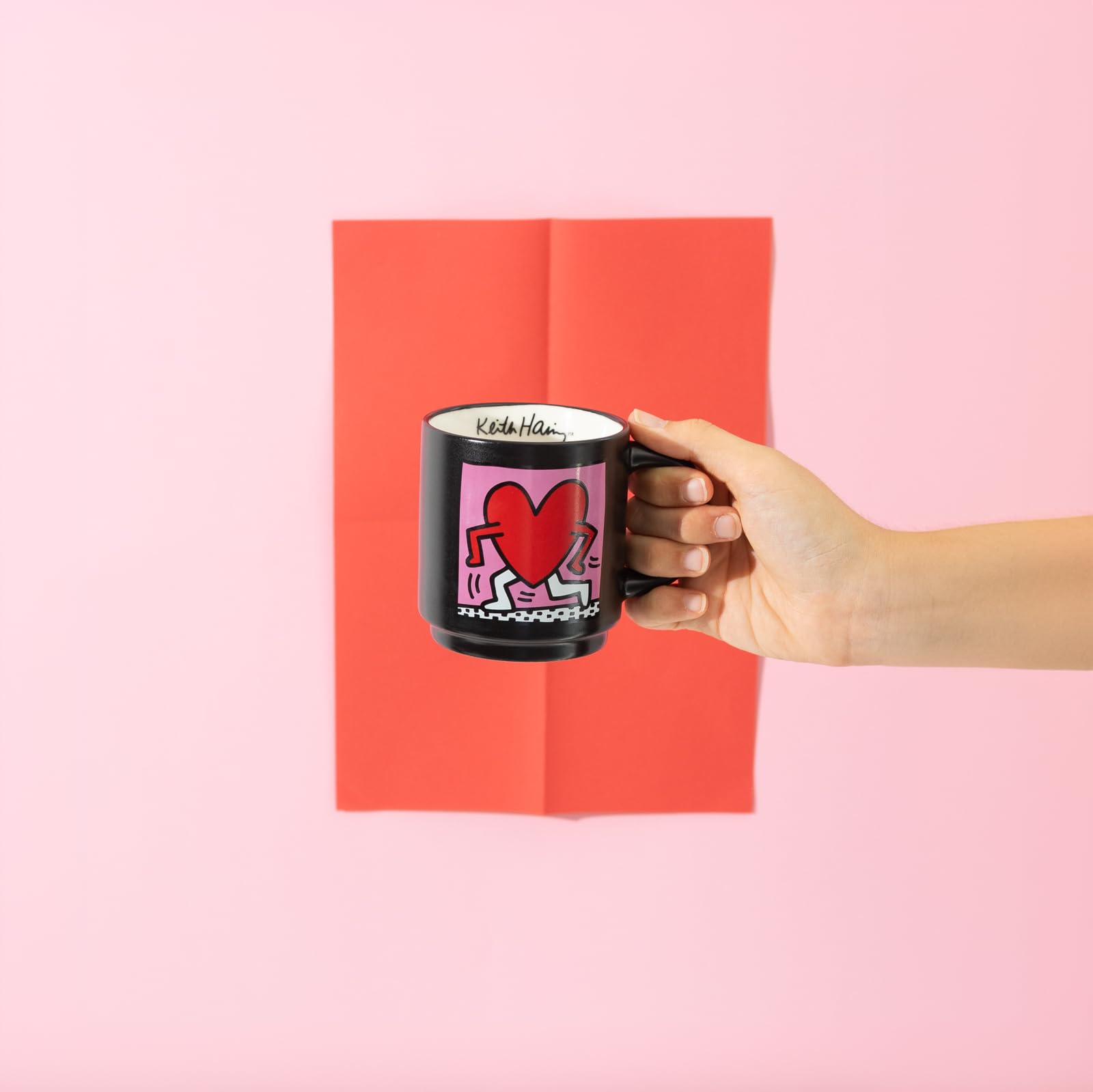 Grupo Erik Juego Tazas de Café Keith Haring - 4 Tazas Originales | para regalar para desayuno (300ml) Aptas Lavavajillas y Microondas, Incluye soporte