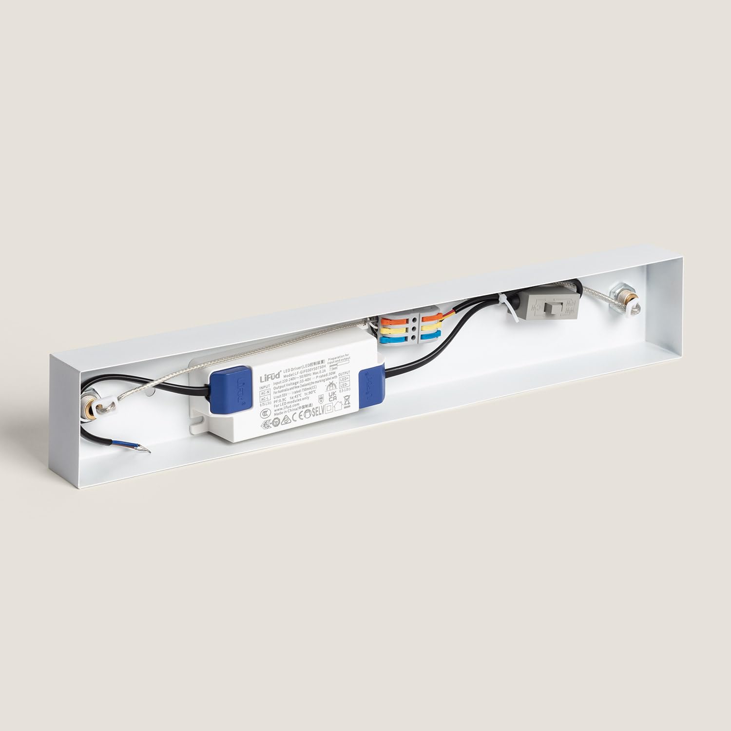 LEDKIA LIGHTING - Lámpara Colgante Lineal LED 120cm | Potencia 30W | CCT Ajustable 2800K-3800K-5000K | Diseño Moderno | Instalación Sencilla; Blanco Seleccionable; Aluminio