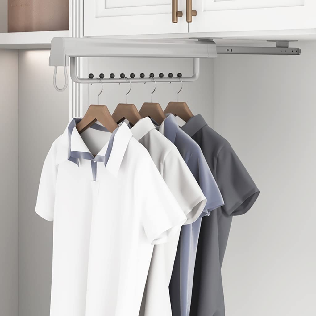 Tringle penderie coulissante pour optimiser un petit placard encombré
