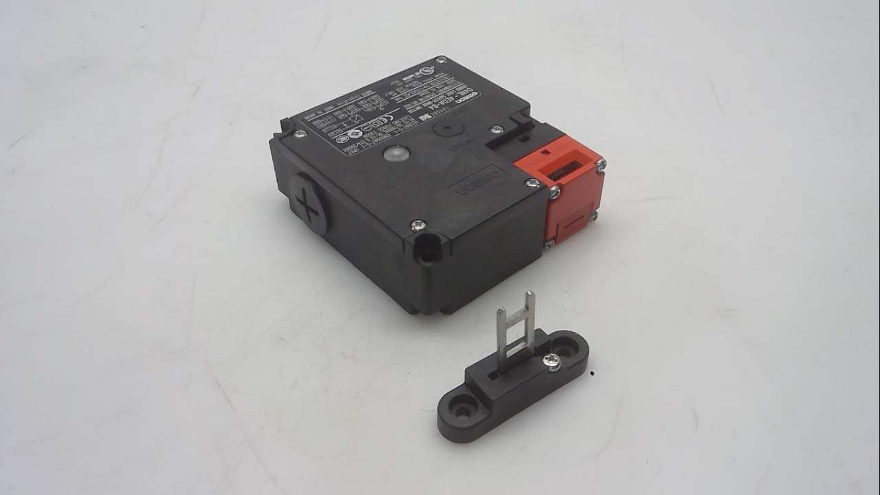 Omron D4NL-4EDA-B4 Guard Lock Safety-Door Switch 3A/240VAC
