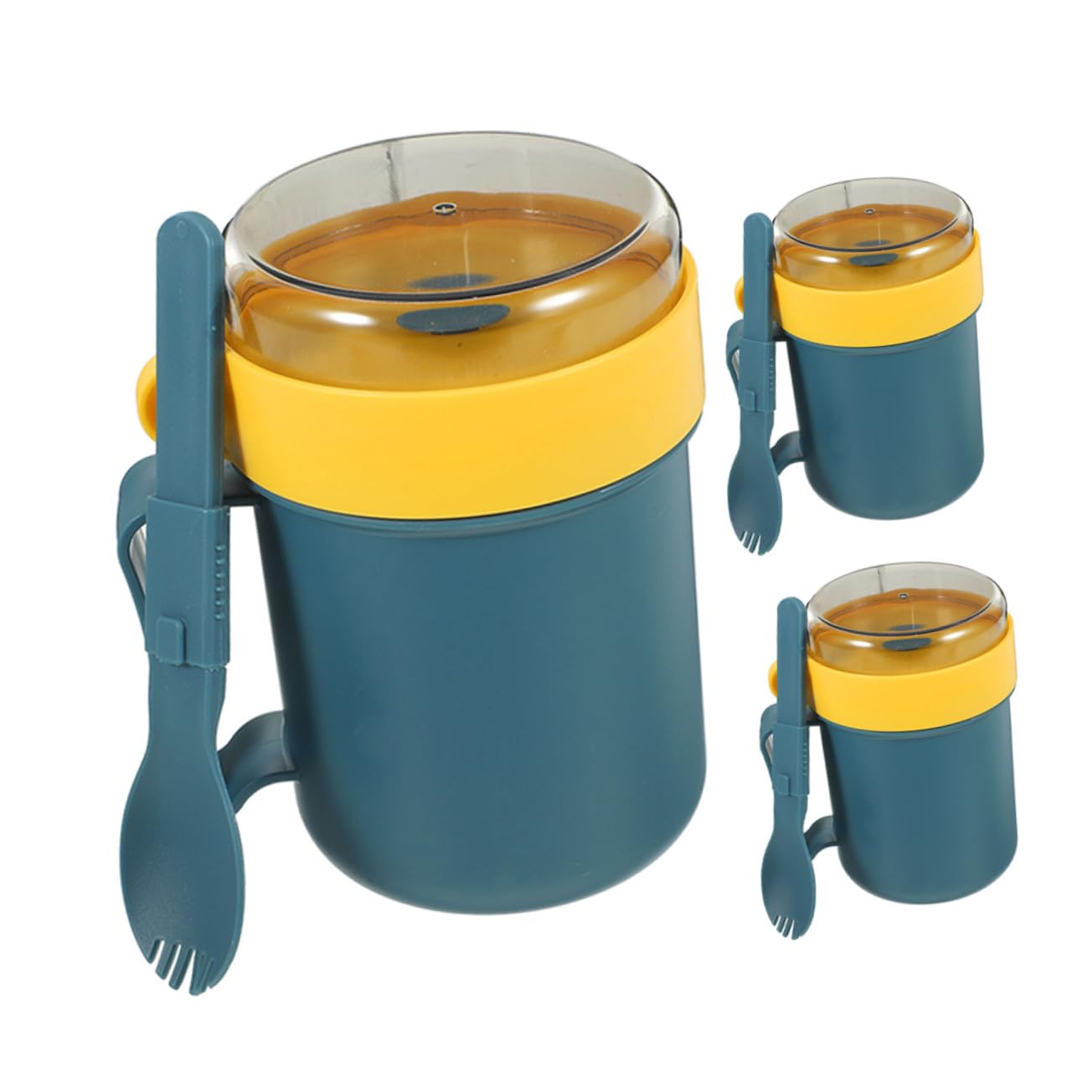 Tazas de sopa con tapa y cuchara para un desayuno práctico durante tus viajes